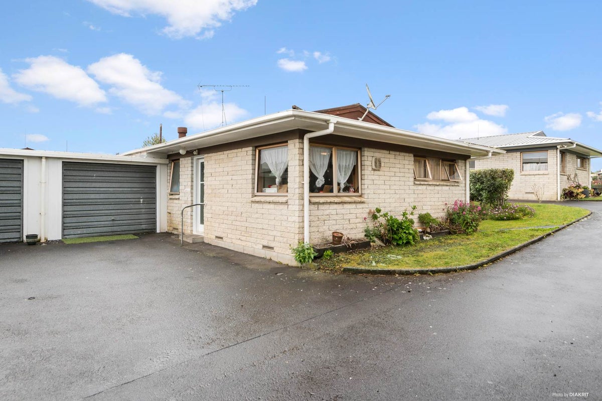 69F Queen Street, Pukekohe, Pukekohe - Carousel 1