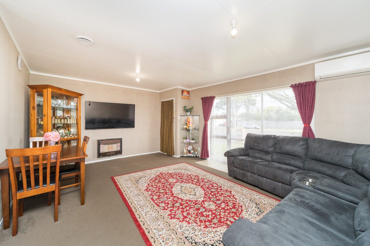 1 John F Kennedy Drive, Milson, Palmerston North - Carousel 2