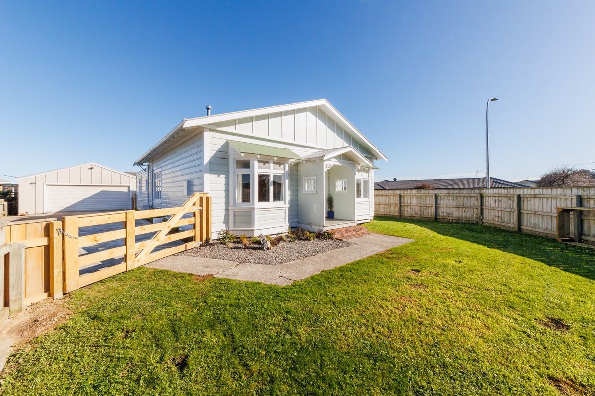 73 James Line, Kelvin Grove, Palmerston North - Carousel 20