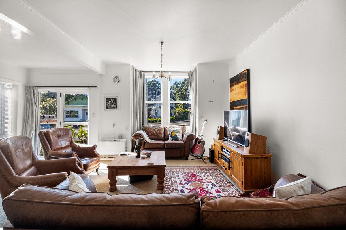 28 Carrington Street, New Plymouth, New Plymouth - Carousel 1
