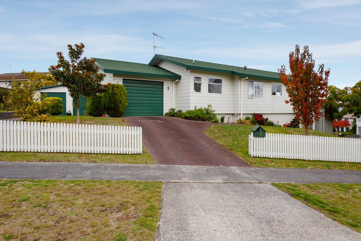 1 Victoria Street, Richmond Heights, Taupo - Carousel 1