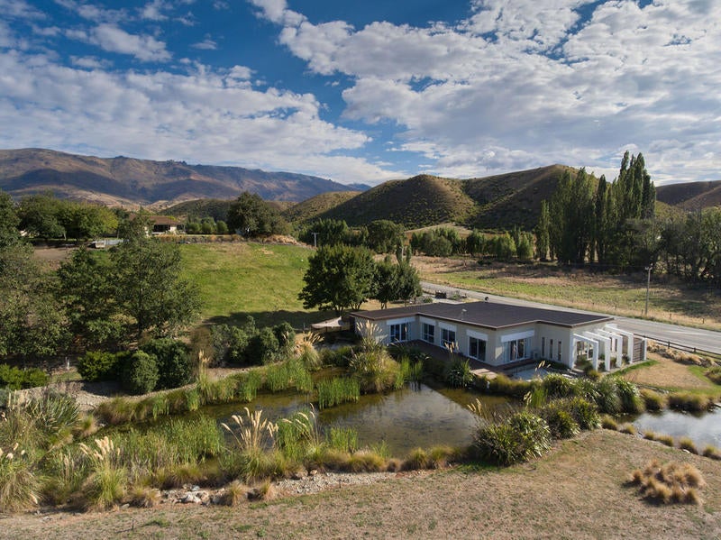 2 Lowburn Terrace, Lowburn, Cromwell - Carousel 1