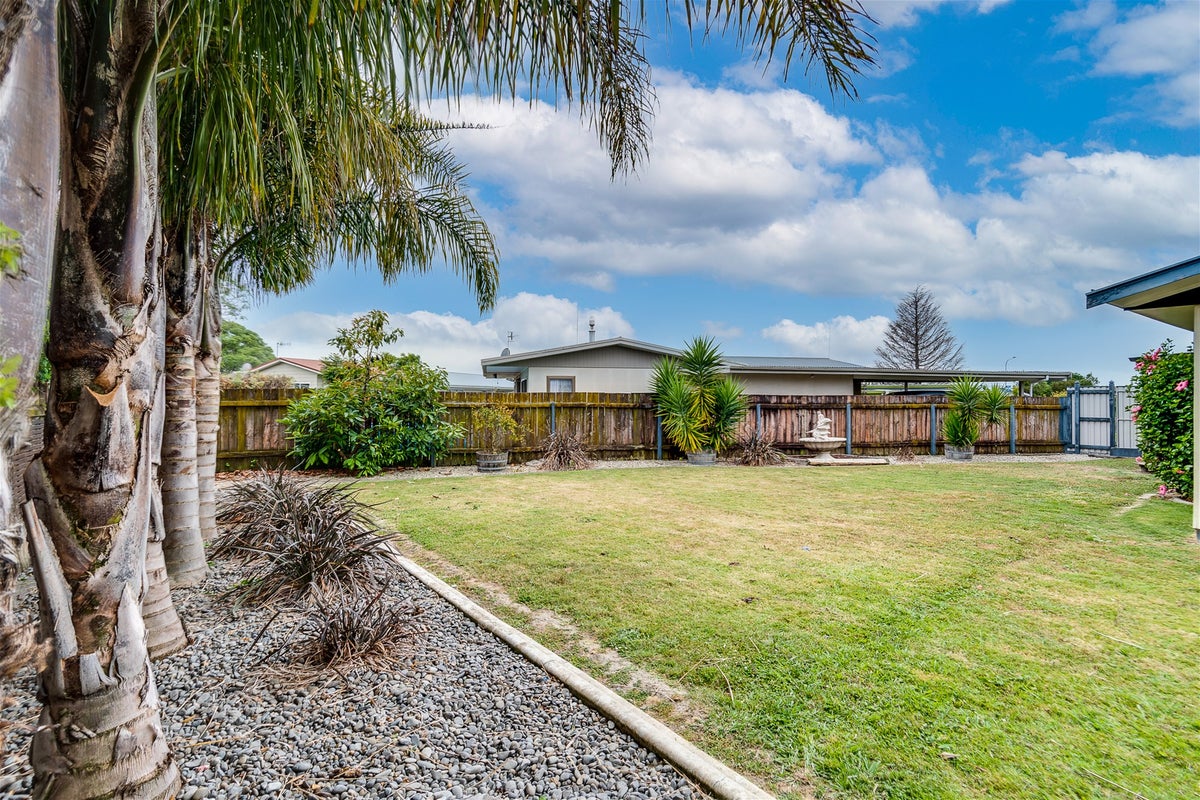 39 Lanark Place, Tamatea, Napier - Carousel 16