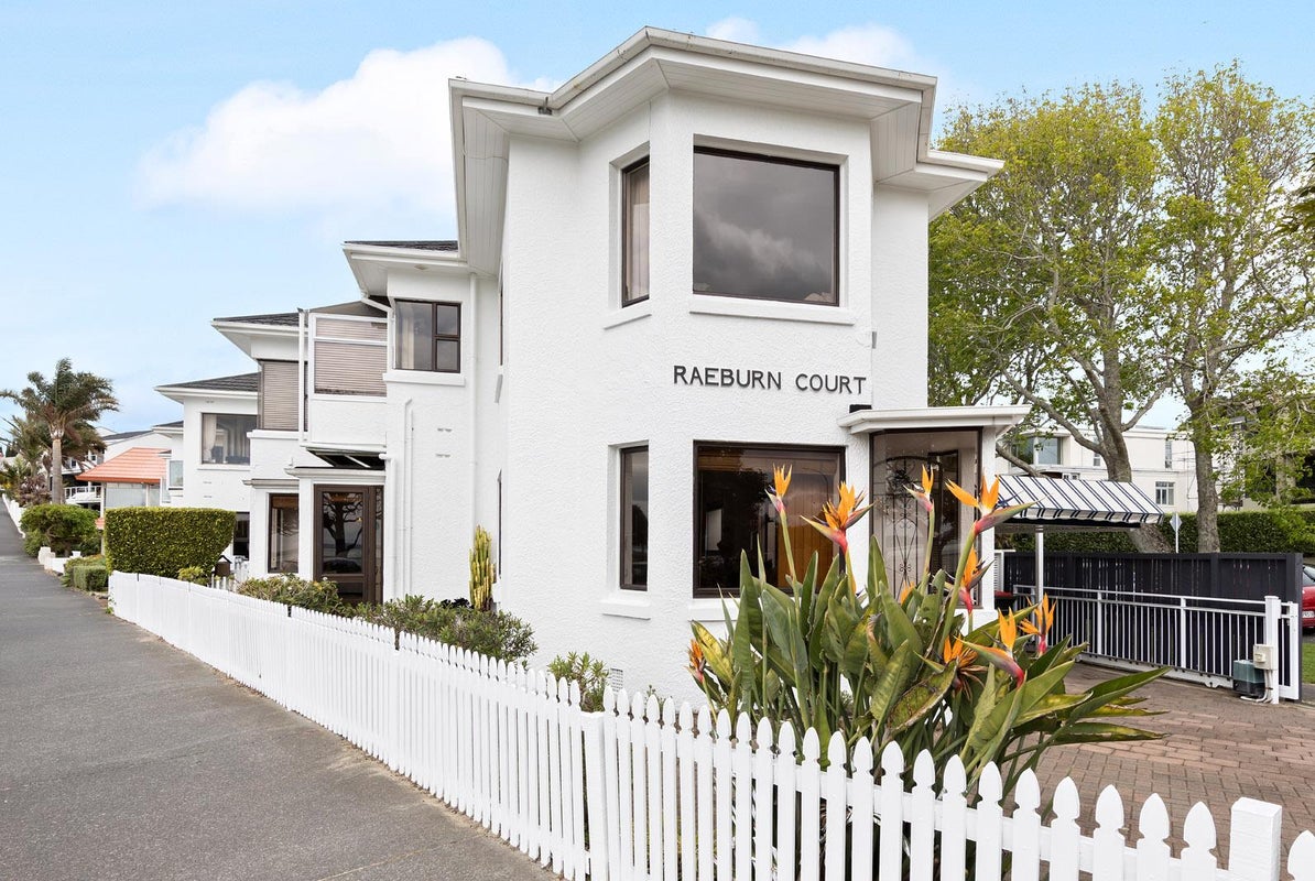 1/1 Cliff Road, St Heliers, Auckland - Carousel 6