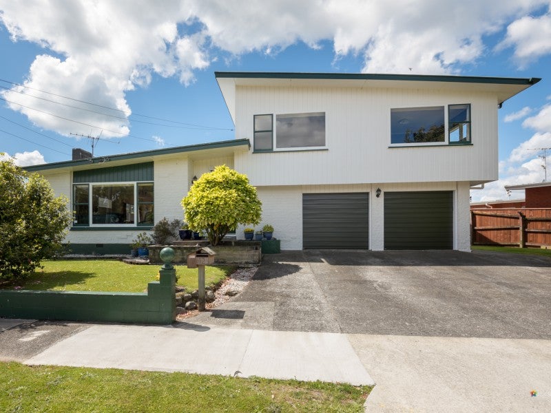 12 Rosebank Avenue, Avalon, Lower Hutt - Carousel 1