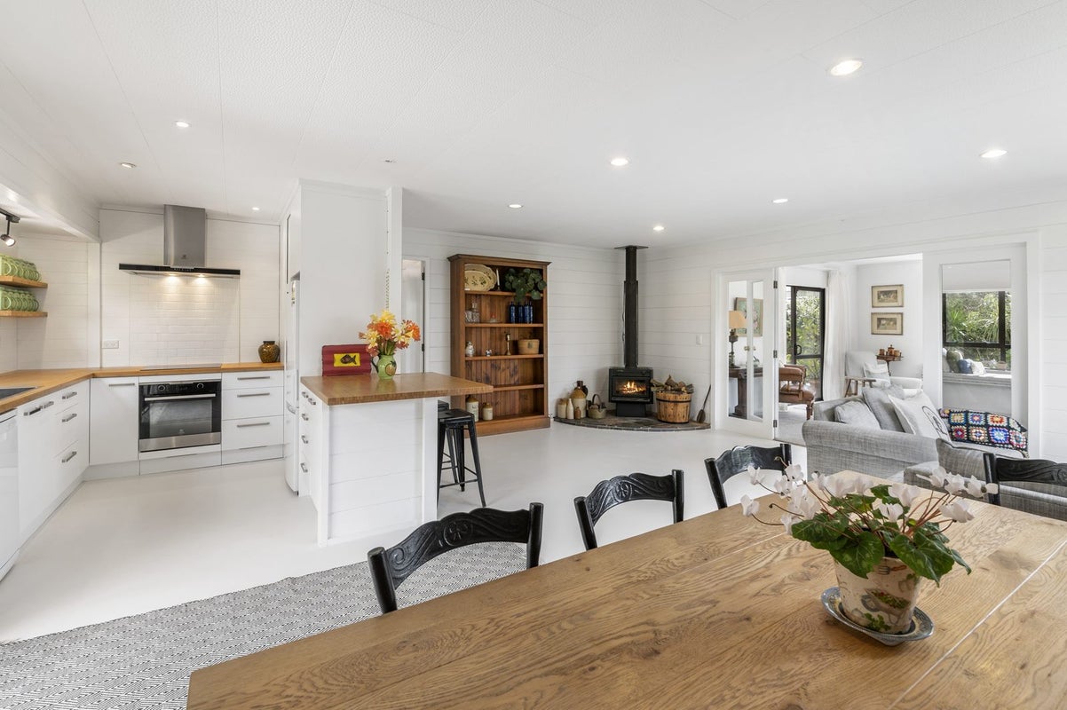 131 Field Way, Waikanae Beach, Waikanae - Carousel 1