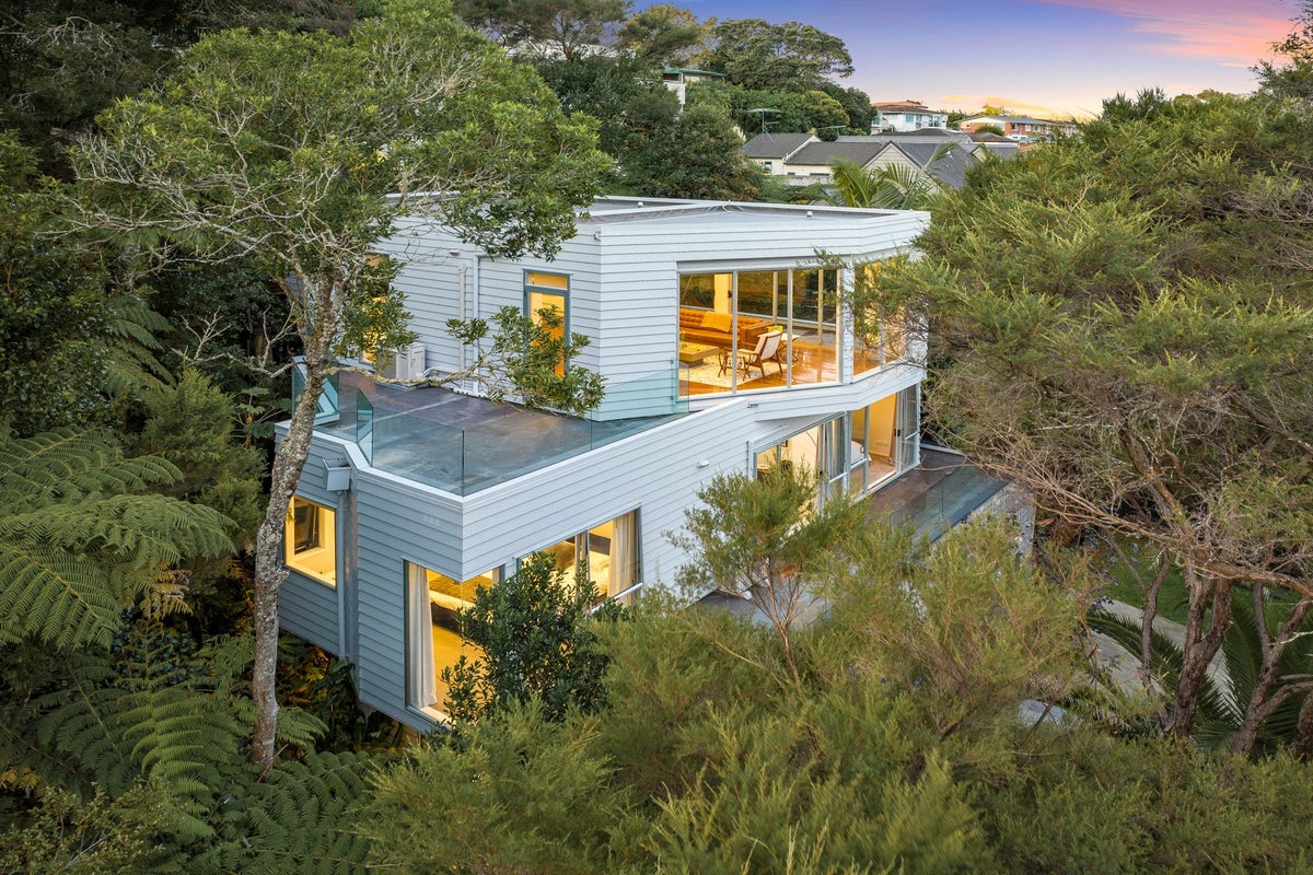 13/4 Bush View Lane, Northcote, Auckland - Carousel 2