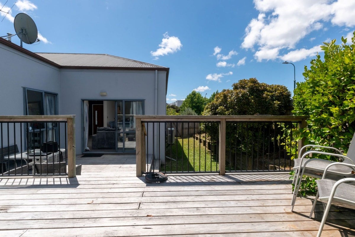1 Pyrite Street, Westgate, Auckland - Carousel 2