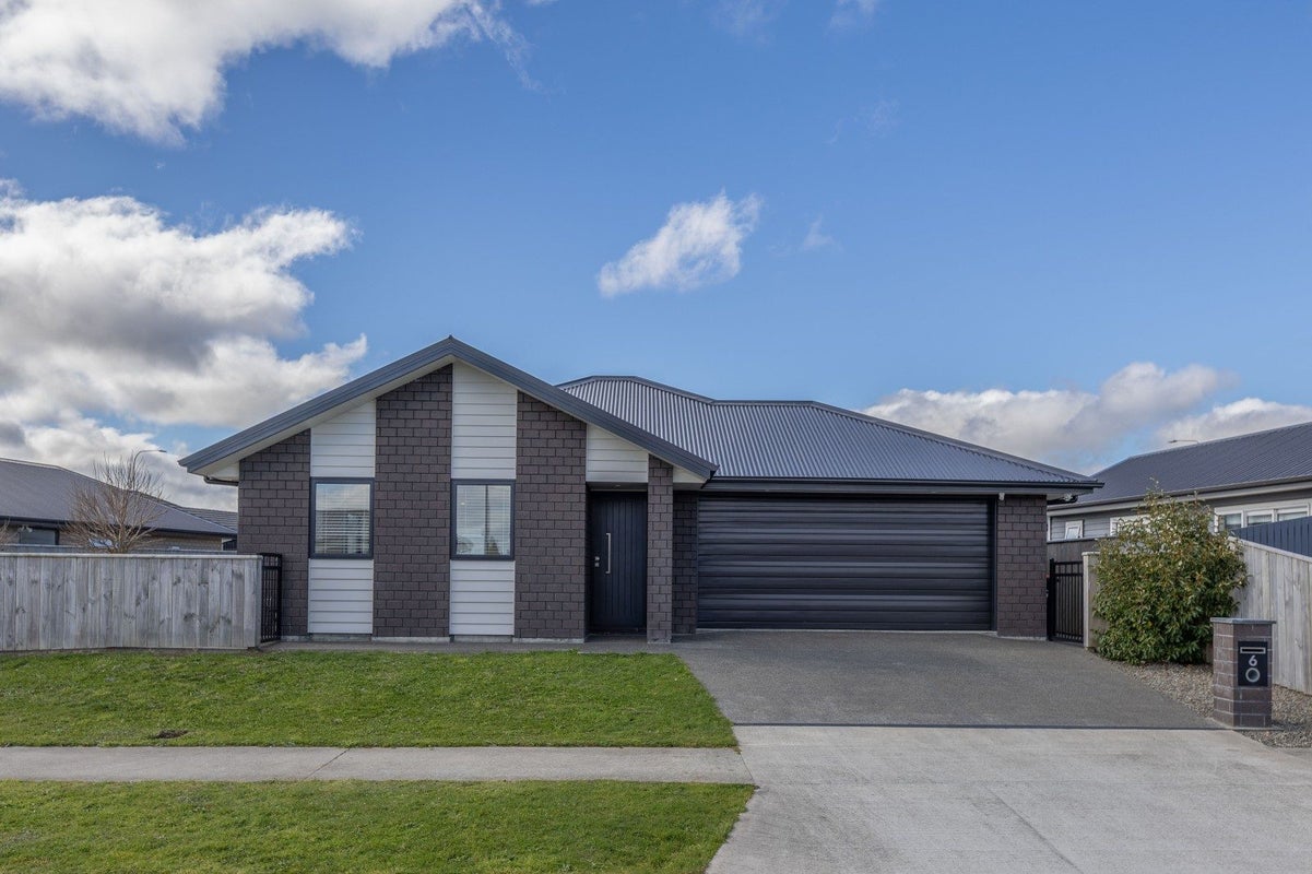 6 Corsica Court, Fitzherbert, Palmerston North - Carousel 1