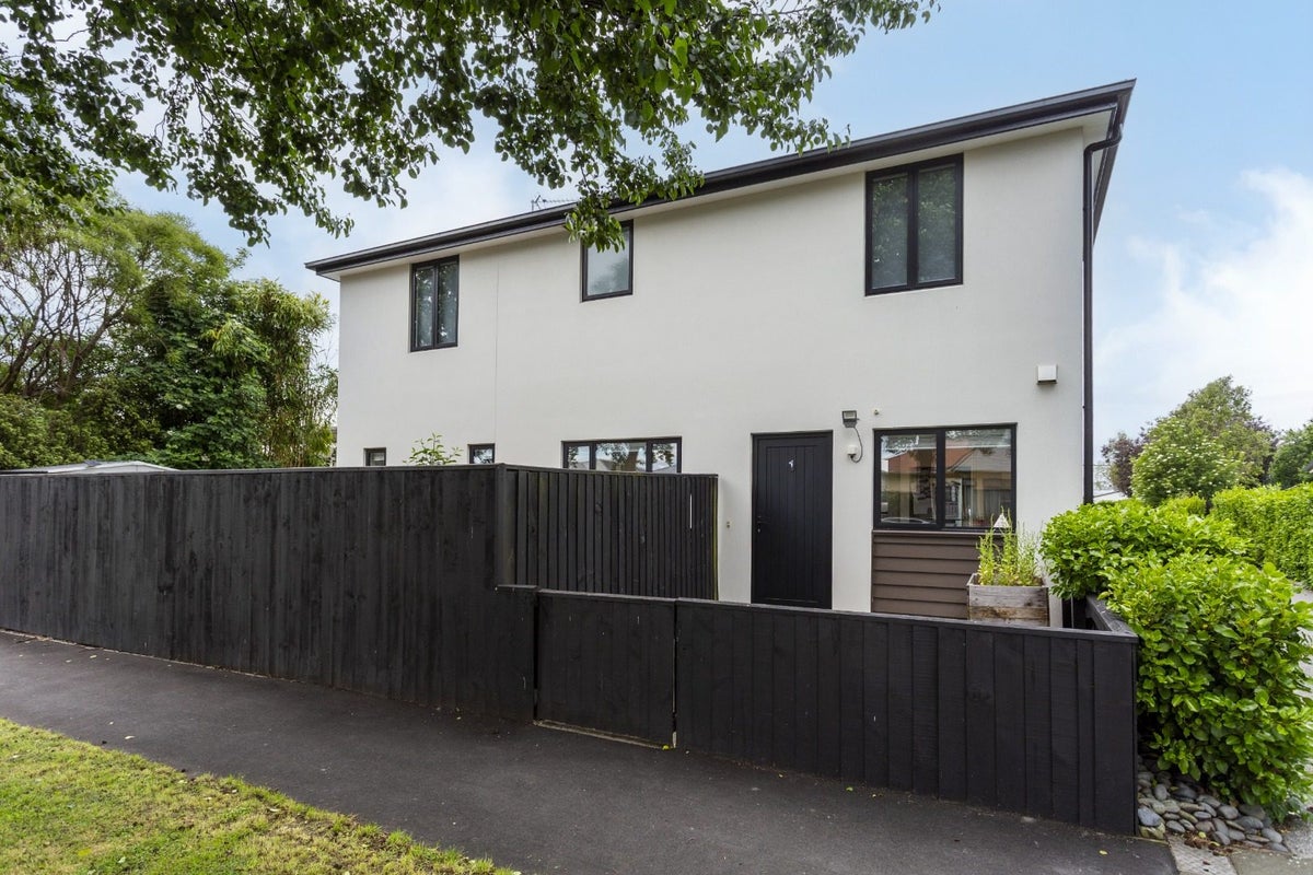 8 Defoe Place, Waltham, Christchurch - Carousel 20