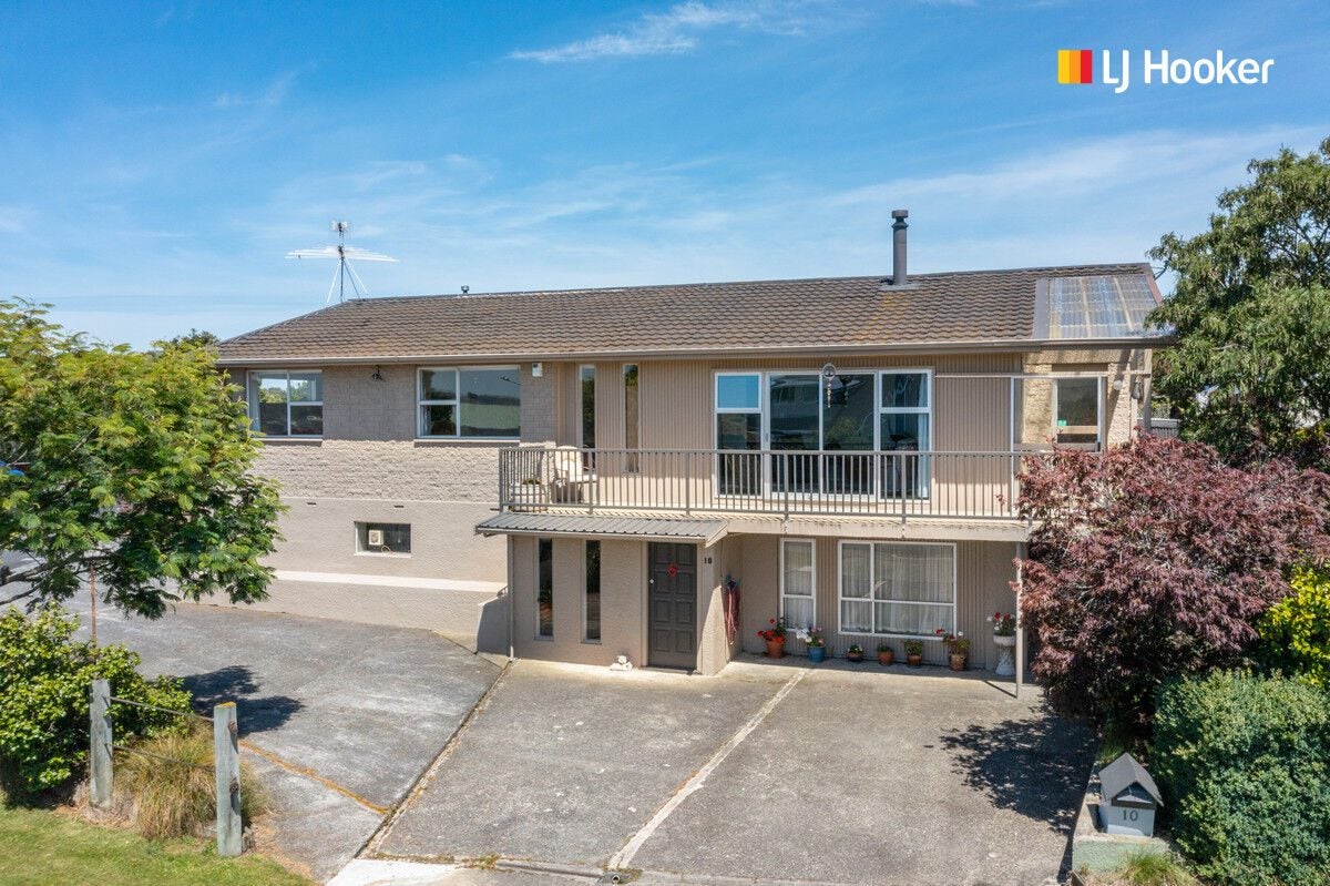 10 Walton Park Avenue, Fairfield, Dunedin - Carousel 1