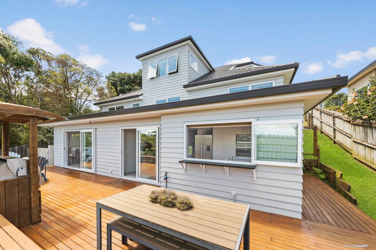21 Highgrove Lane, Totara Vale, Auckland - Carousel 2