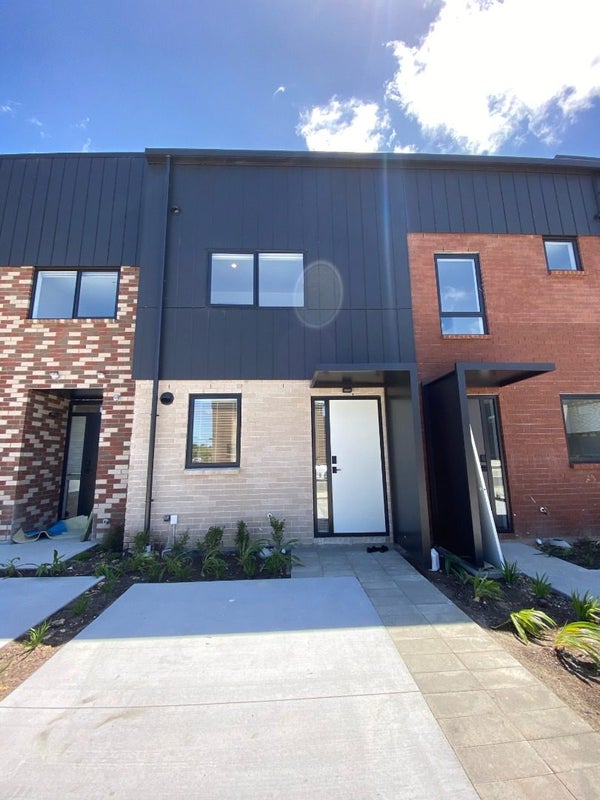18 Kotuitui Street, Manukau, Auckland - Carousel 1