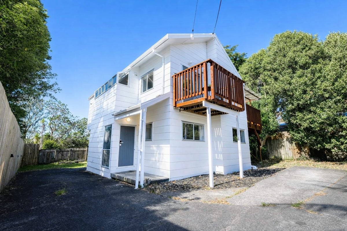 2/13 Fairclough Road, Beach Haven, Auckland - Carousel 2
