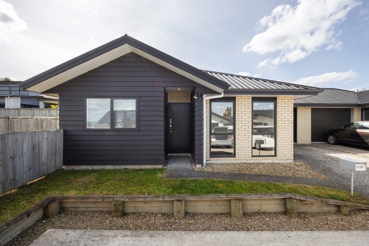 68 Sylvester Crescent, Flagstaff, Hamilton - Carousel 1