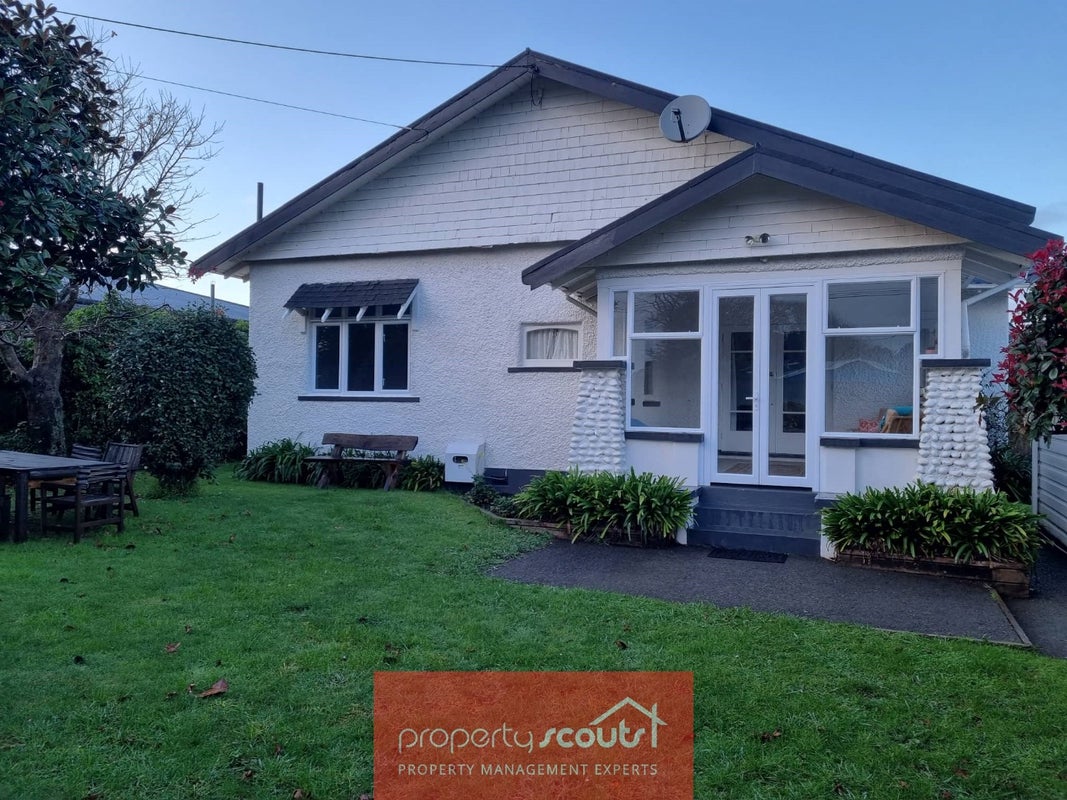 8 Bell Street, Welbourn, New Plymouth - Carousel 1