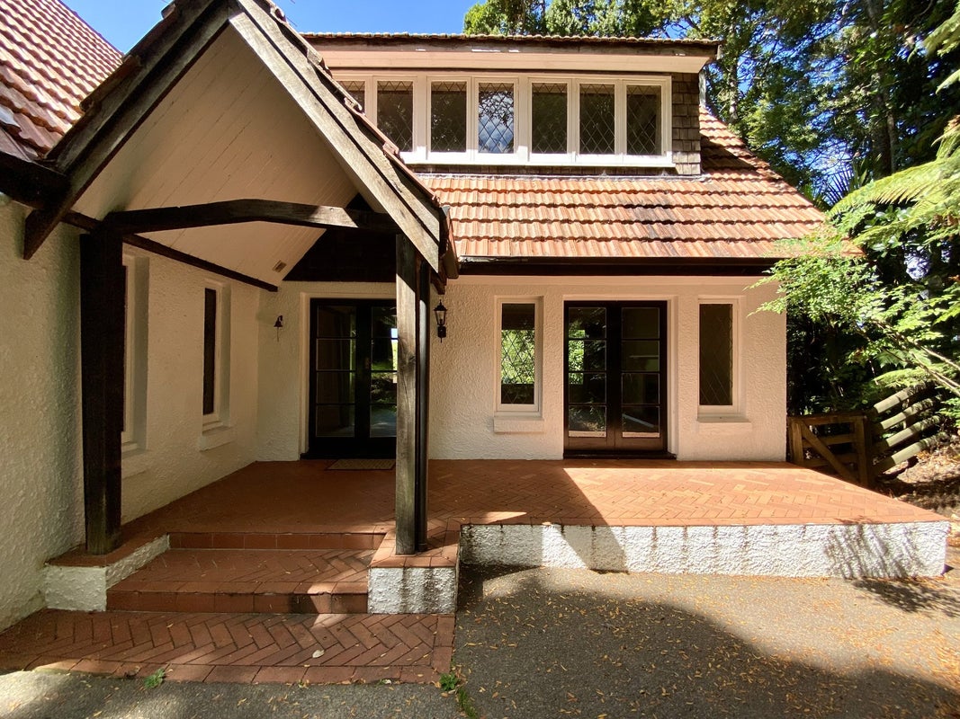 16 Manuka Road, Titirangi, Auckland - Carousel 2