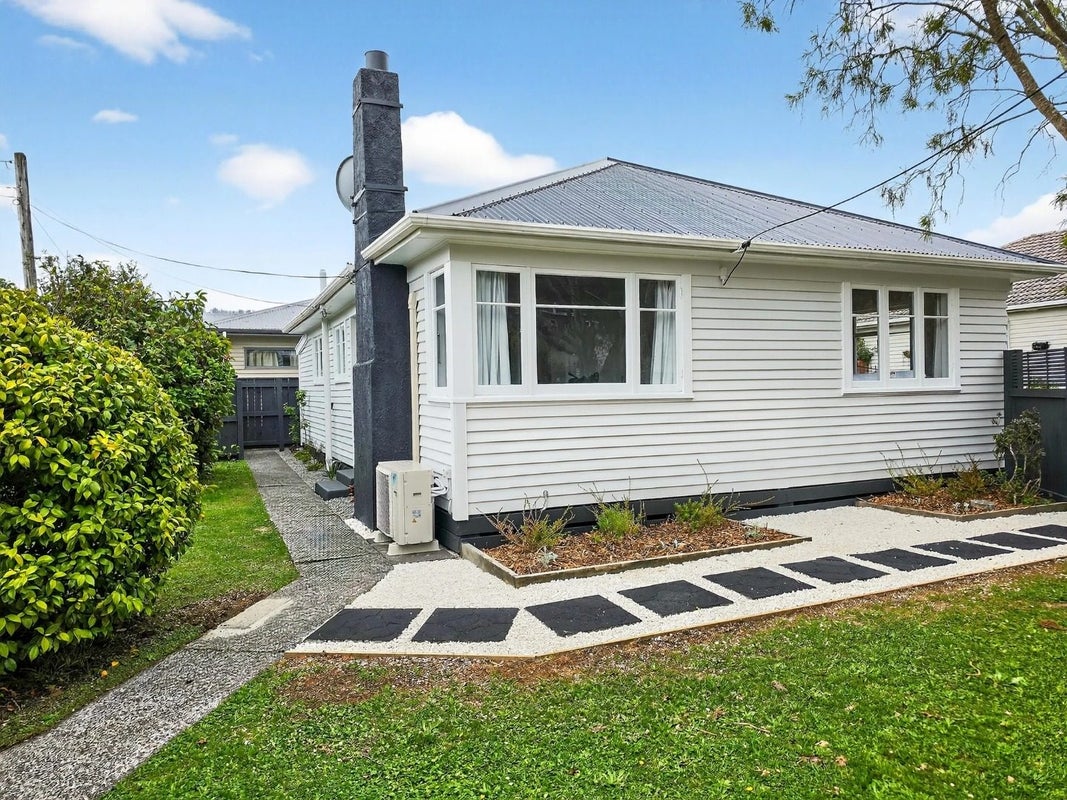 1 Hine Road, Wainuiomata, Lower Hutt - Carousel 1