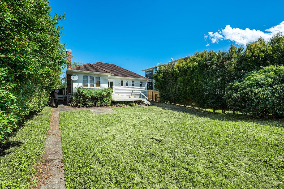 65 Smale Street, Point Chevalier, Auckland - Carousel 1