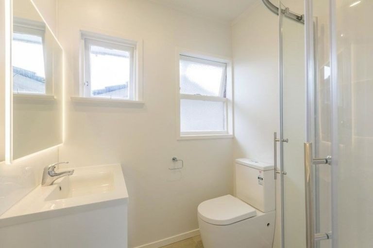 2/30 Garland Road, Greenlane, Auckland - Carousel 2