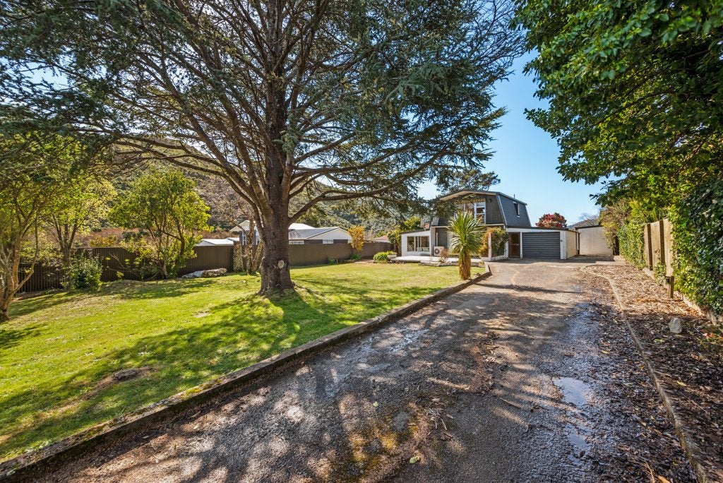 29 Ranui Street, Waikawa, Picton - Carousel 1