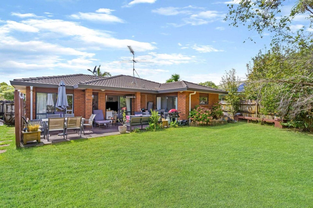 14 Quartley Place, Huntington Park, Auckland - Carousel 2