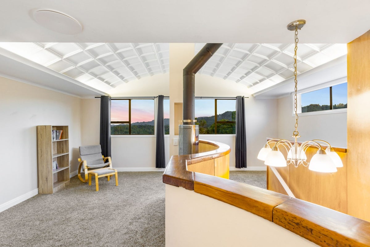1084 Scenic Drive North, Swanson, Auckland - Carousel 2