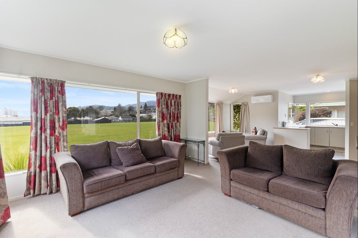 2/27 Renwick Place, Nelson South, Nelson - Carousel 2