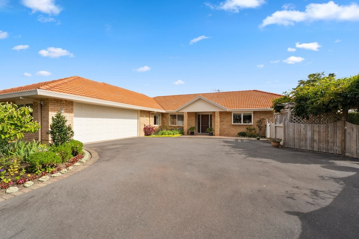 3 Kildonan Place, Bethlehem, Tauranga - Carousel 1