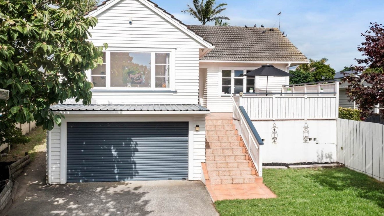 68 Premier Avenue, Point Chevalier, Auckland - Carousel 1