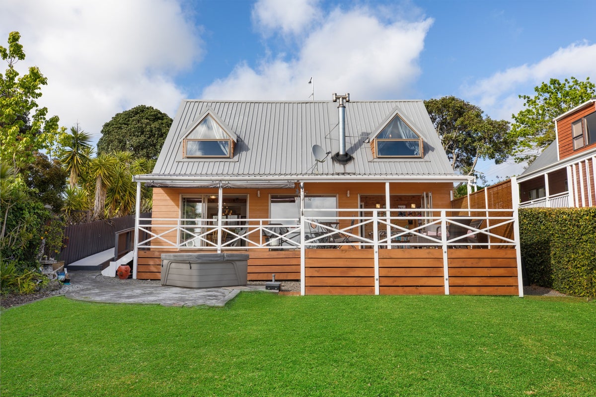 38 Whangaparaoa Road, Red Beach, Whangaparaoa - Carousel 1