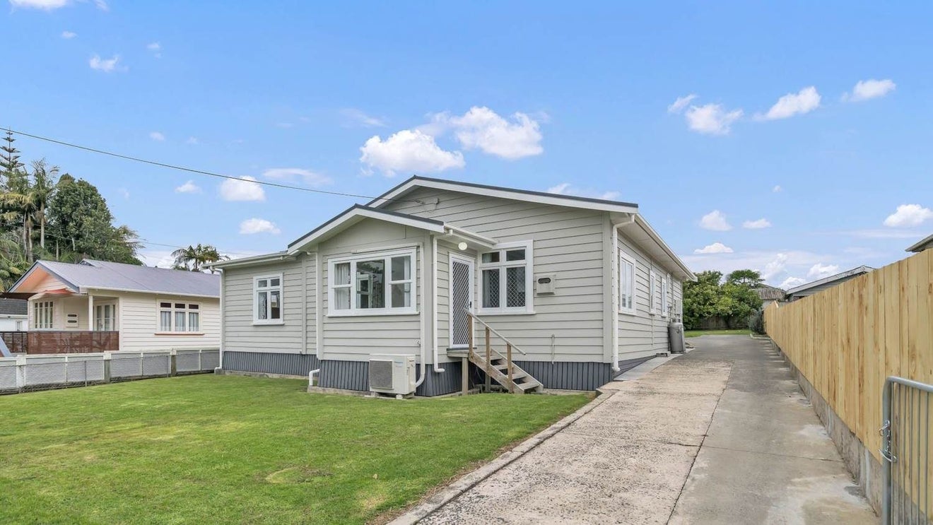 14 Bernard Street, Avenues, Whangarei - Carousel 1