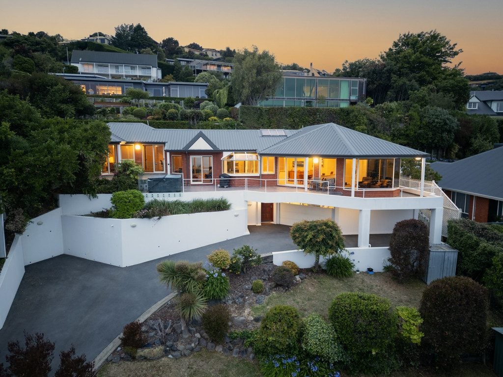 31 Lookaway Place, Huntsbury, Christchurch - Carousel 1