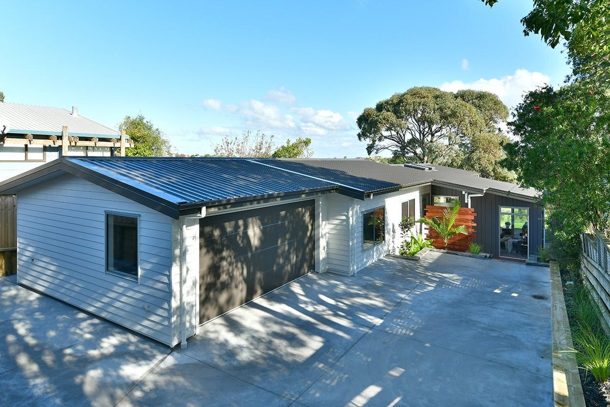 17 Shakespear Road, Army Bay, Whangaparaoa - Carousel 2