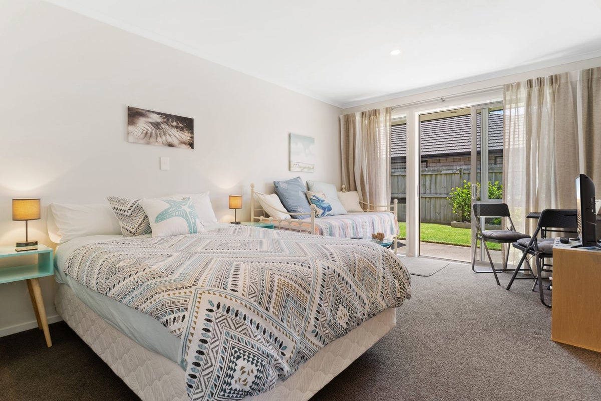 18 Rainey Crescent, Papamoa Beach, Papamoa - Carousel 2
