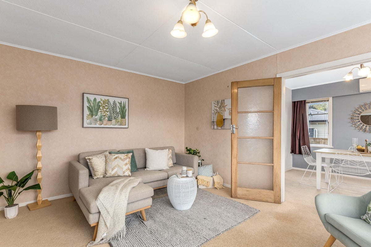 15 Moohan Street, Wainuiomata, Lower Hutt - Carousel 2