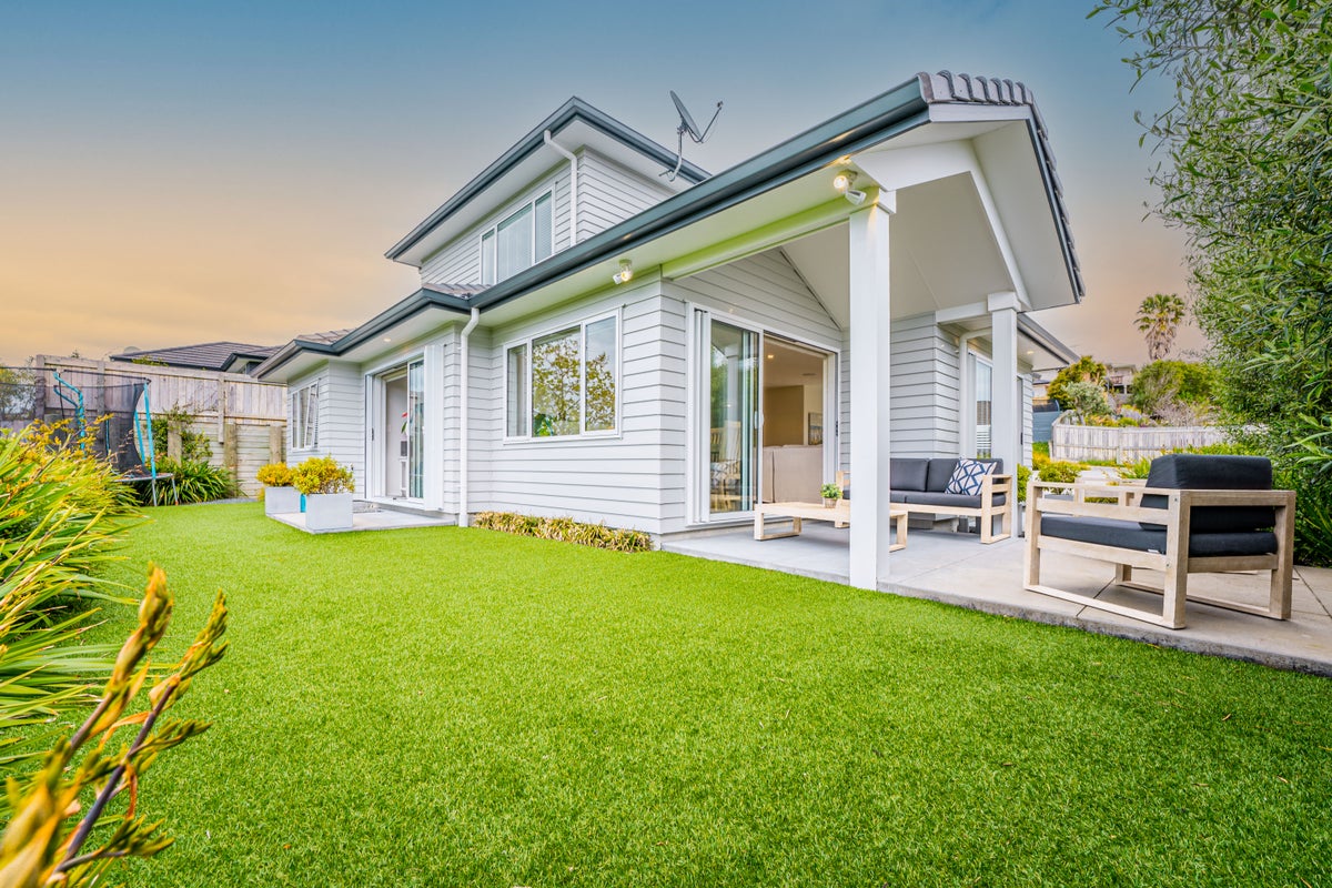 1 Pae Moana Place, Stanmore Bay, Whangaparaoa - Carousel 1