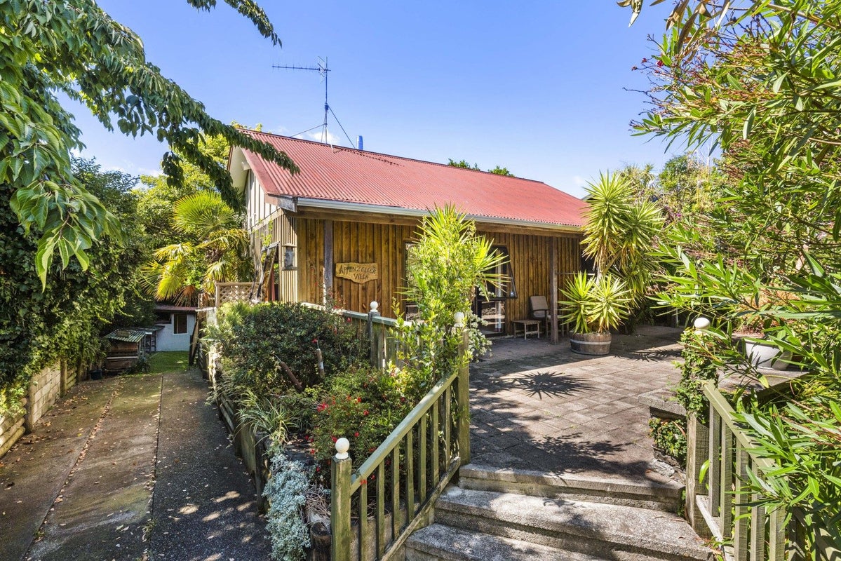 23 Tennis Court Road, Raumati South, Paraparaumu - Carousel 2