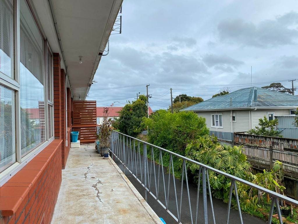 3/138 Richardson Road, Owairaka, Auckland - Carousel 1