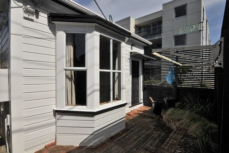 23 Hanson Street, Mount Cook, Wellington - Carousel 1