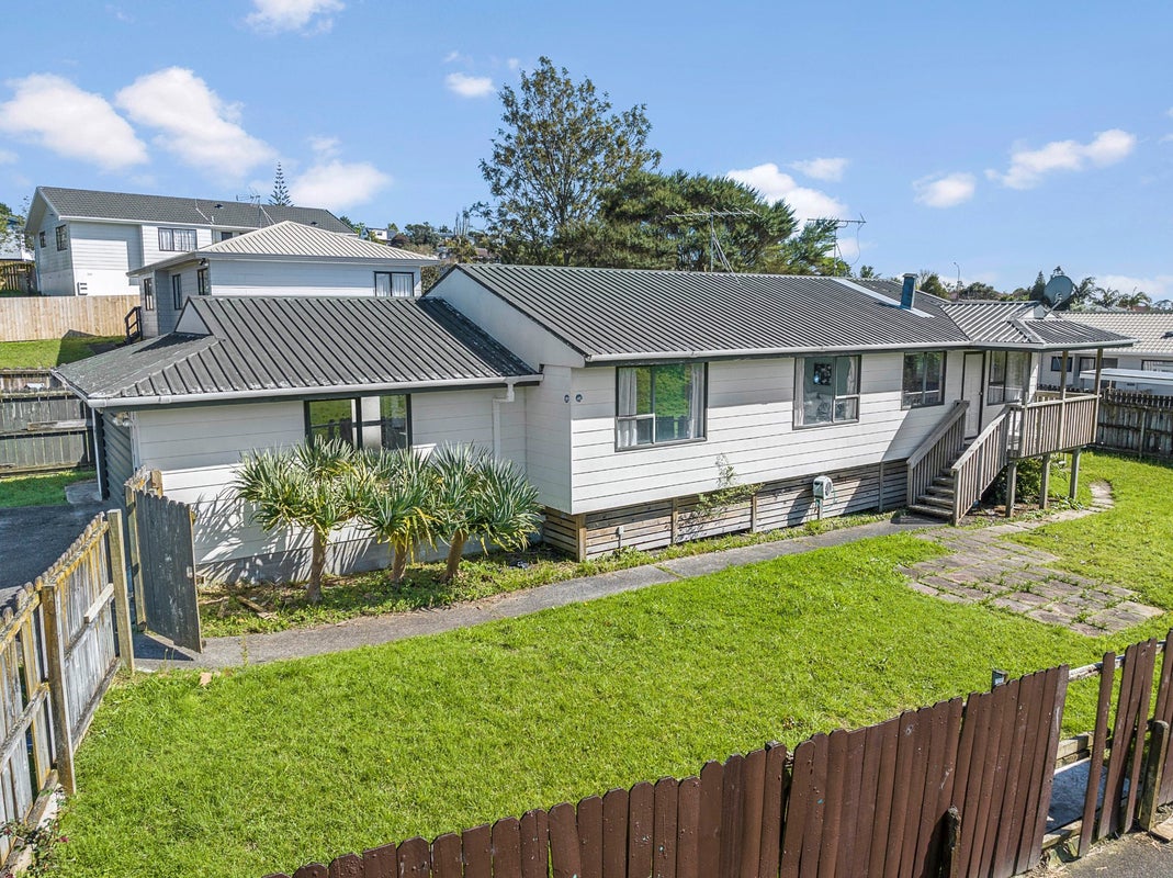 26 Maywood Crescent, Glen Eden, Auckland - Carousel 1