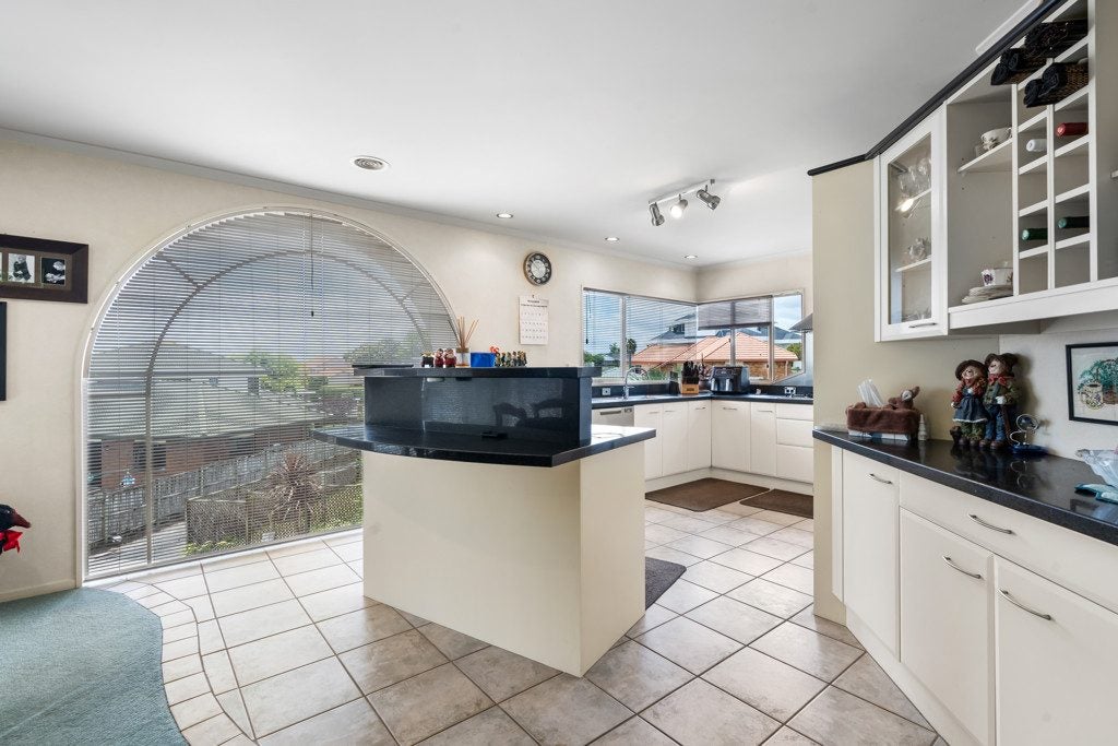 7 Sunset Close, Western Heights, Hamilton - Carousel 2