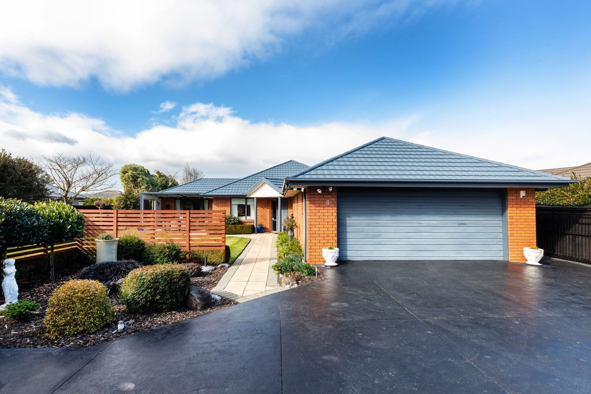 8 Gwen Place, Redwood, Christchurch - Carousel 2