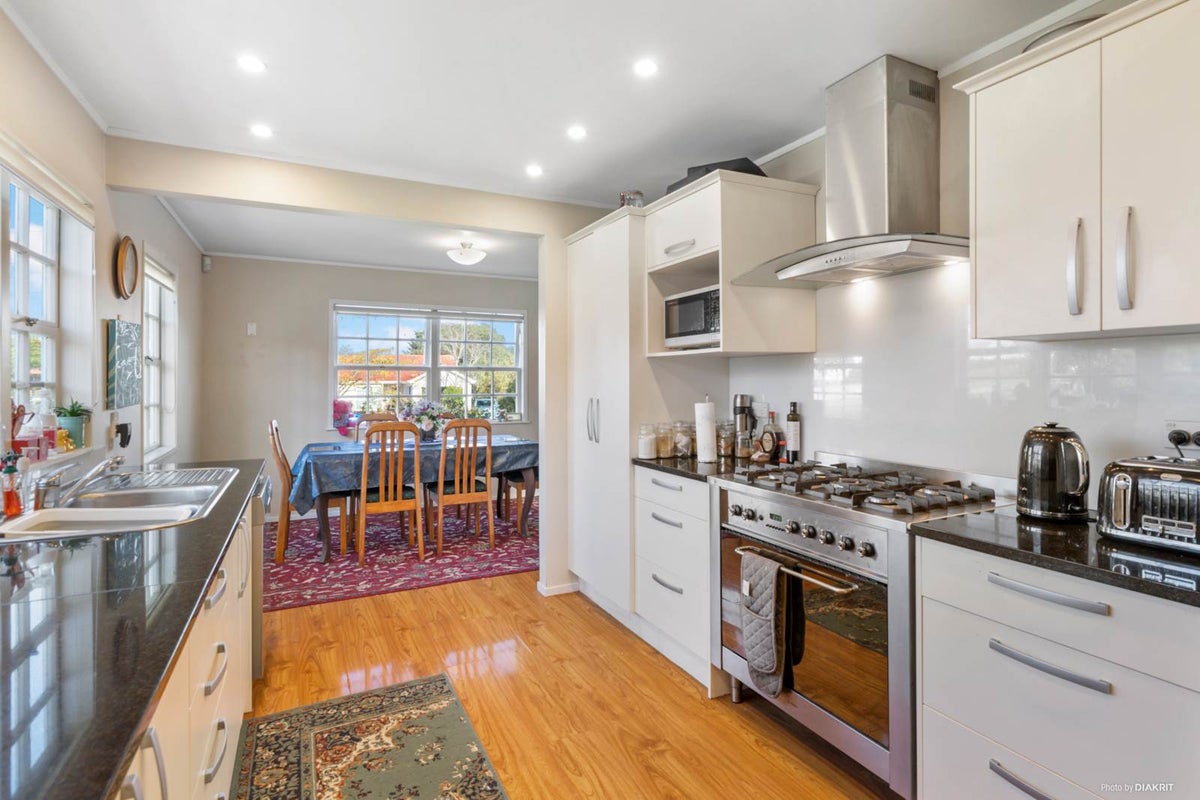 24 Third View Avenue, Beachlands, Auckland - Carousel 1