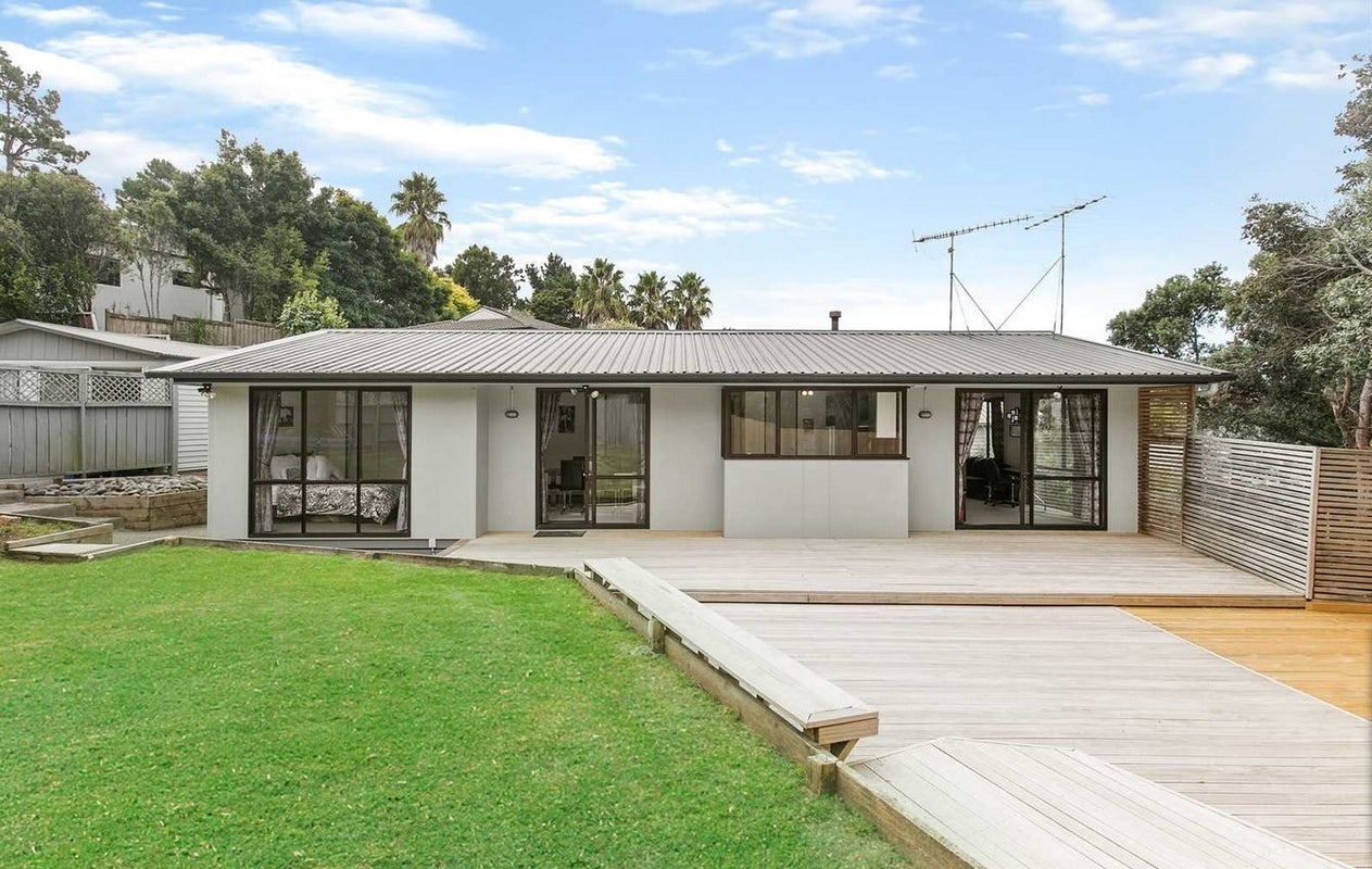 2/18 Cypress Place, Sunnynook, Auckland - Carousel 1