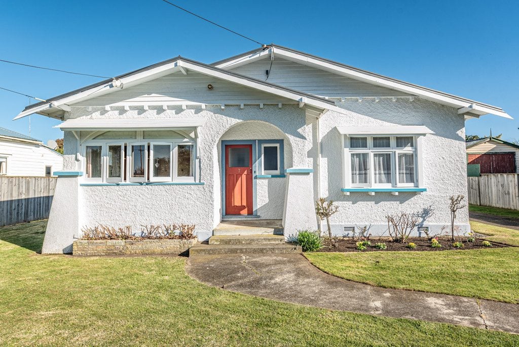 7 Muir Street, Gonville, Whanganui - Carousel 1
