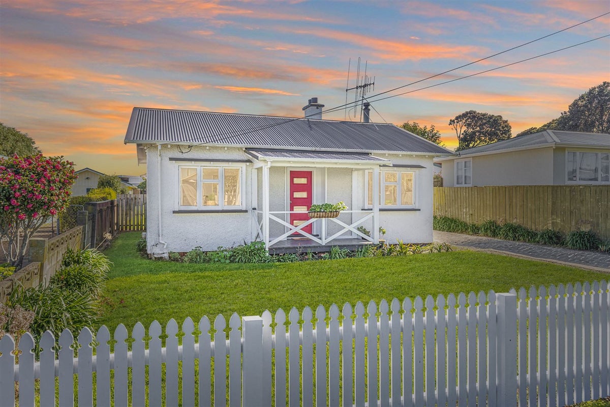 53 Manuka Street, Castlecliff, Whanganui - Carousel 1
