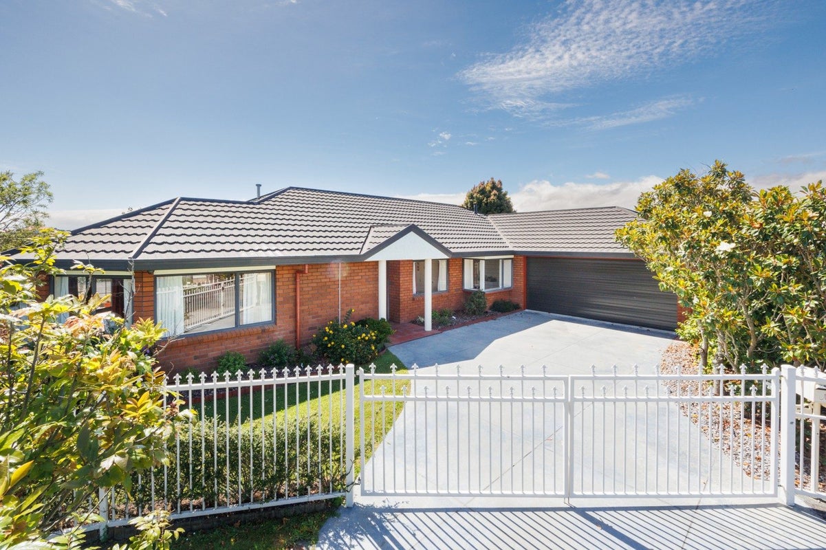 7 Jasmine Place, Fitzherbert, Palmerston North - Carousel 1