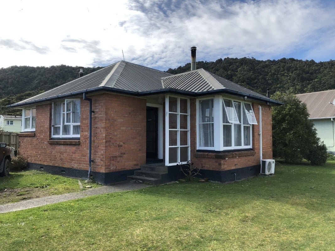 5 Barkley Place, Cobden, Greymouth - Carousel 1
