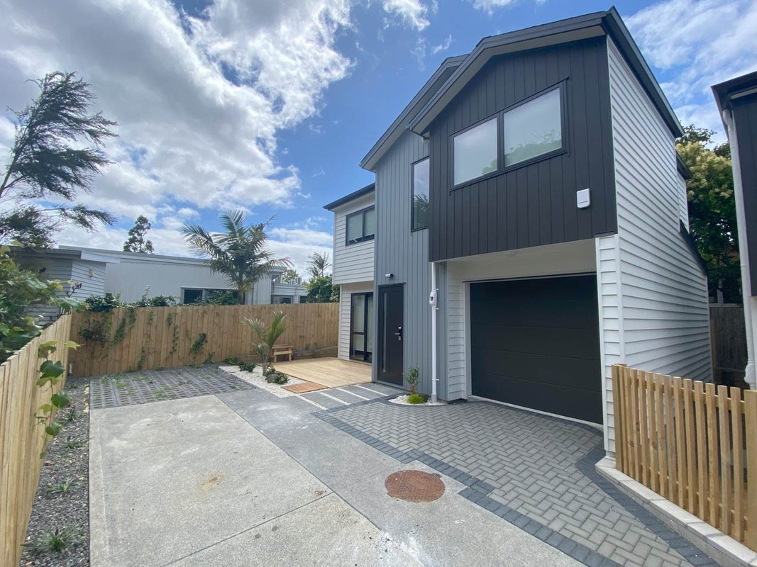 74F Gardner Avenue, New Lynn, Auckland - Carousel 1